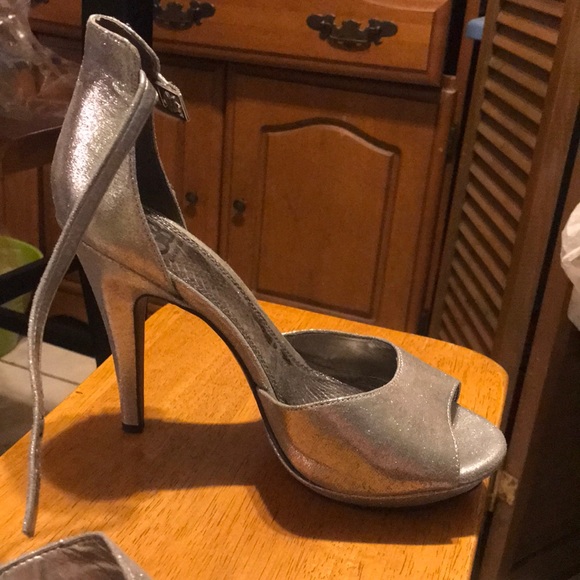 Heals - Picture 3 of 4